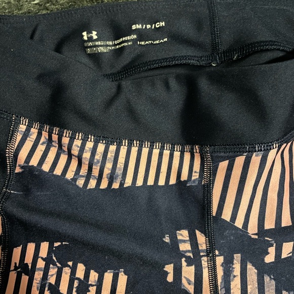 HOST PICK 🌟 Under Armour Navy + pink compression full length leggings - Picture 2 of 3